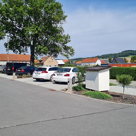 Familien- Und Apartmenthotel Lerchenberghof Walddorf  Exterior foto